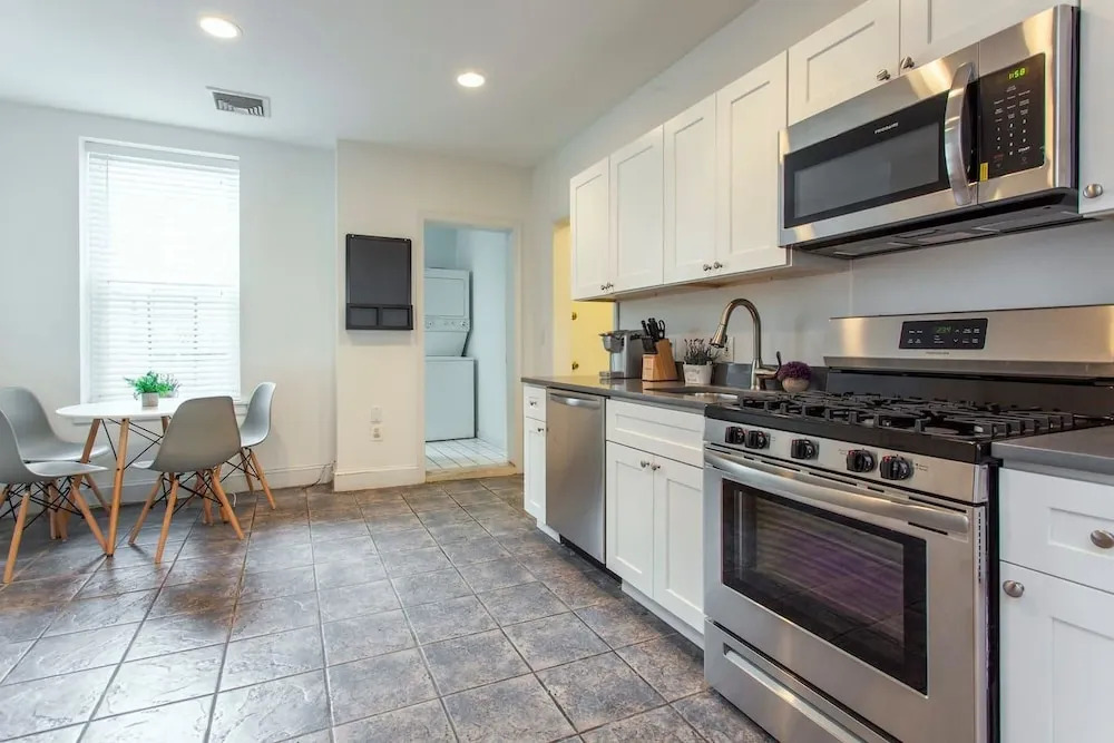 Rittenhouse Retreat - 3 Bedroom Apt in City Center