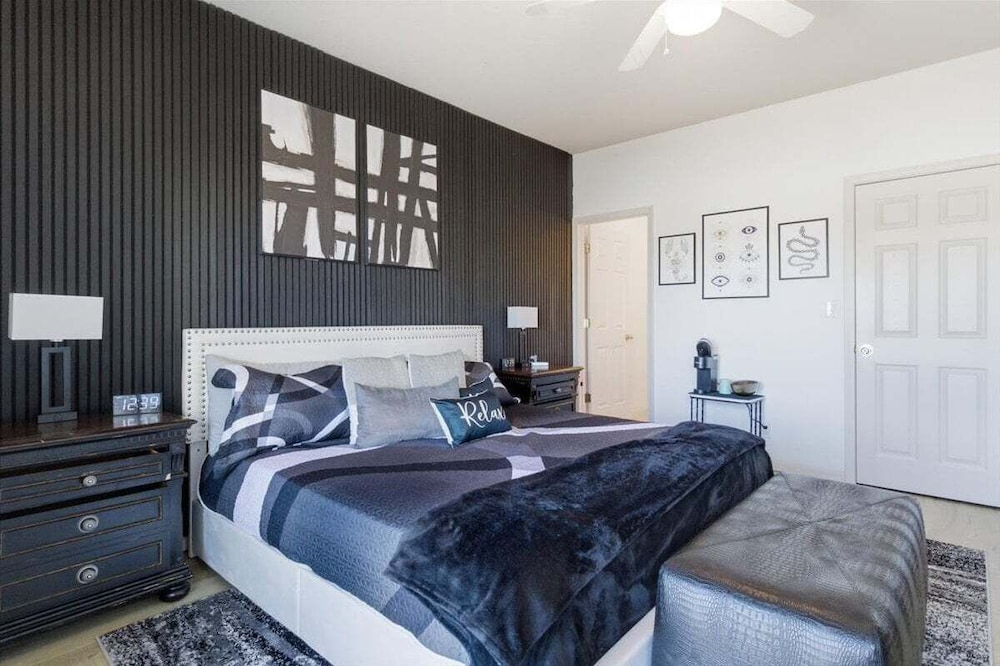 Modern Condo at 11mm in Sunrise w/ PWC & Boat Slip