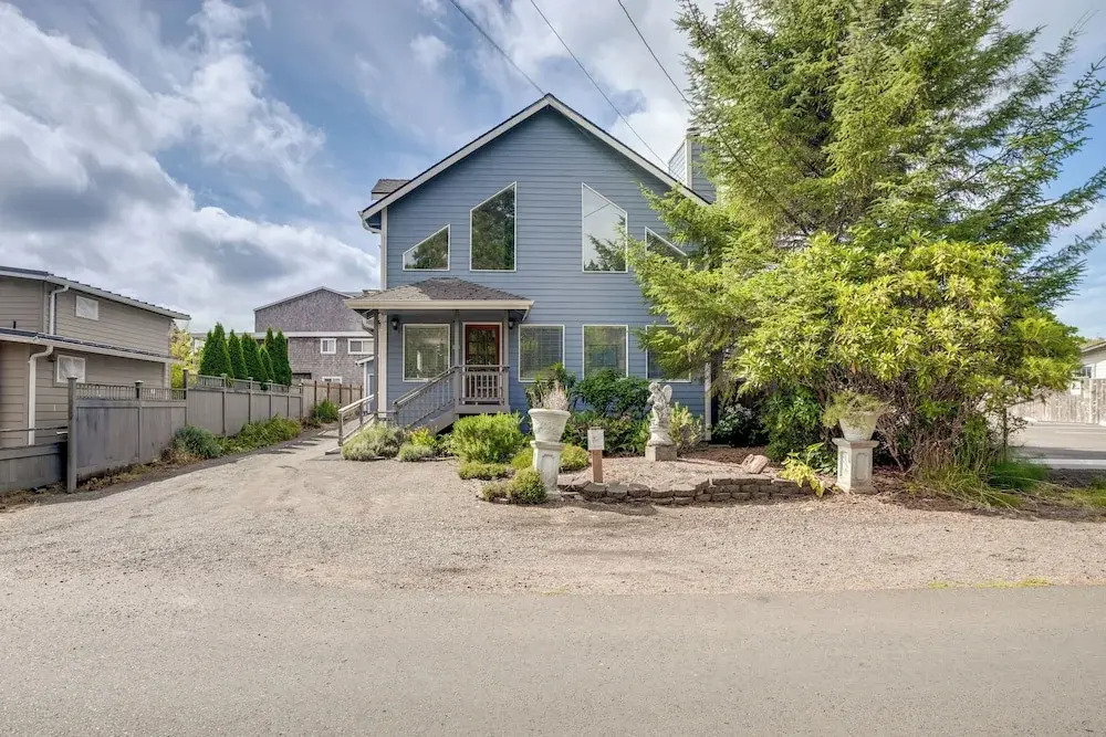 Relaxing Lincoln City Coastal Escape Near Beach!