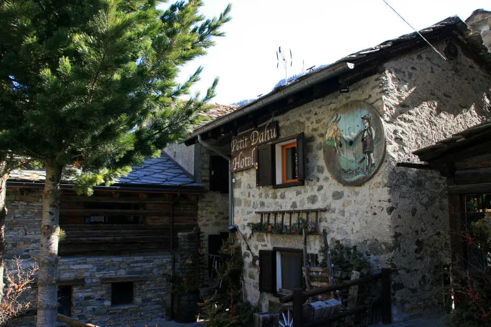 Hotel Petit Dahu - Chambres et Restaurant