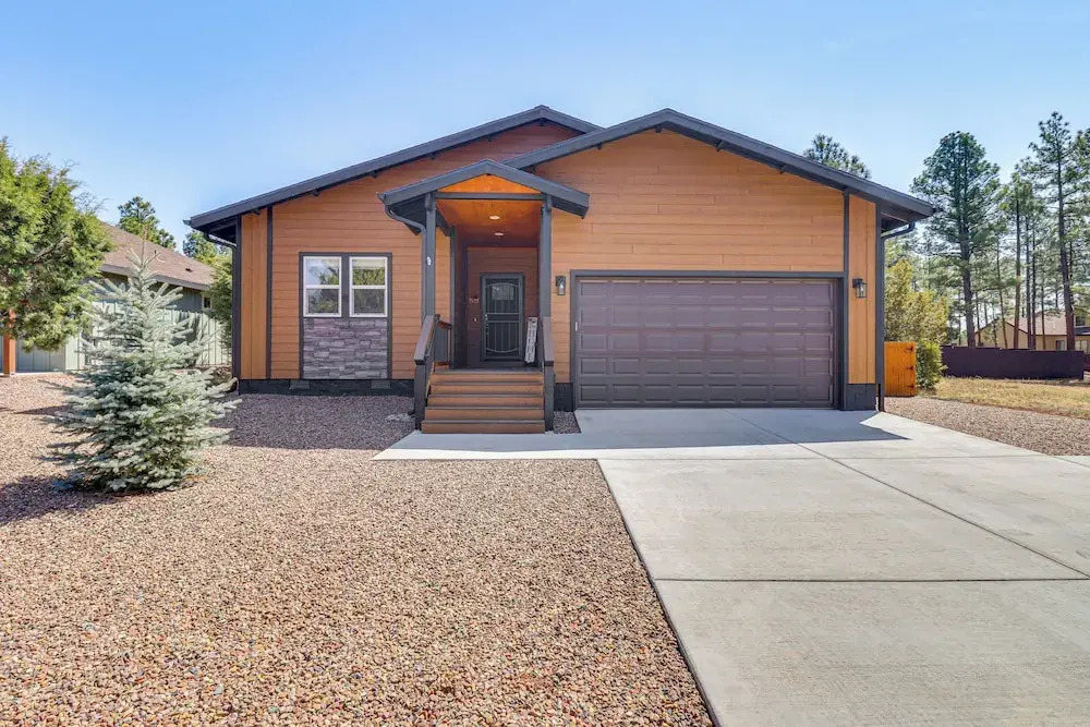 Hot Tub & Outdoor Living: Relaxing Show Low Cabin