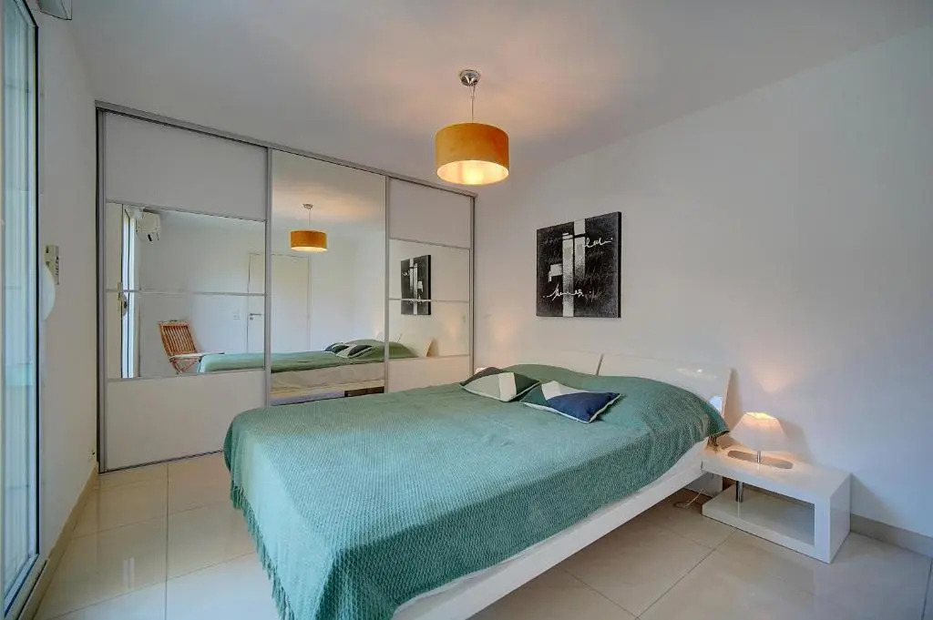 2 PIECES MODERNE AVEC TERRASSE ET PARKING A 3MN DES PLAGES !l- A1B230