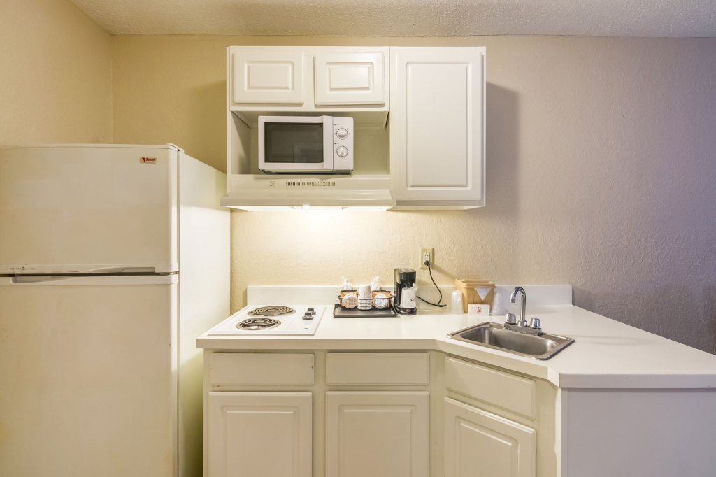 Red Roof Inn & Suites Pensacola-NAS Corry