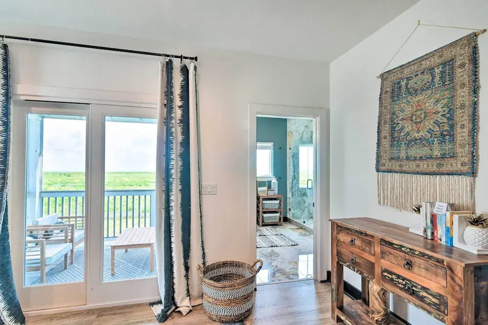 Peaceful Galveston Getaway w/ Deck: Walk to Beach