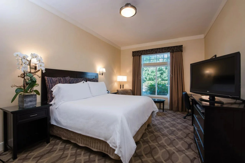 West Inn & Suites