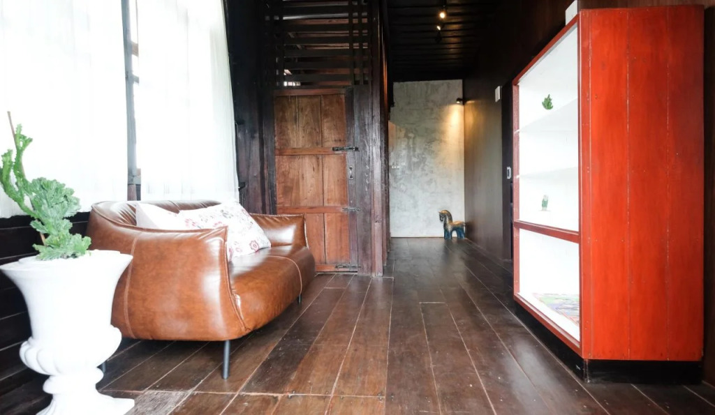 Snooze Poshtel