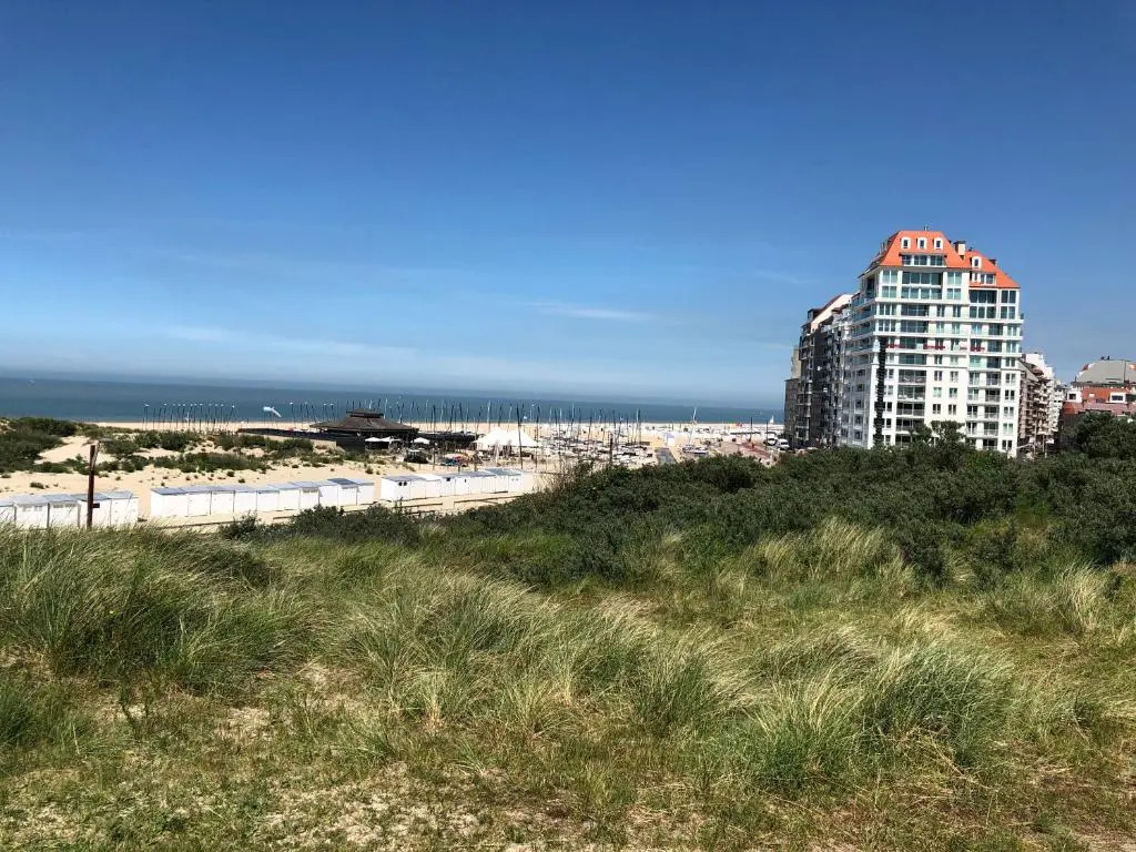 Luxueus nieuw zonnig hoekappartement SEAVIEW Heldenplein - 2x ruime garagebox