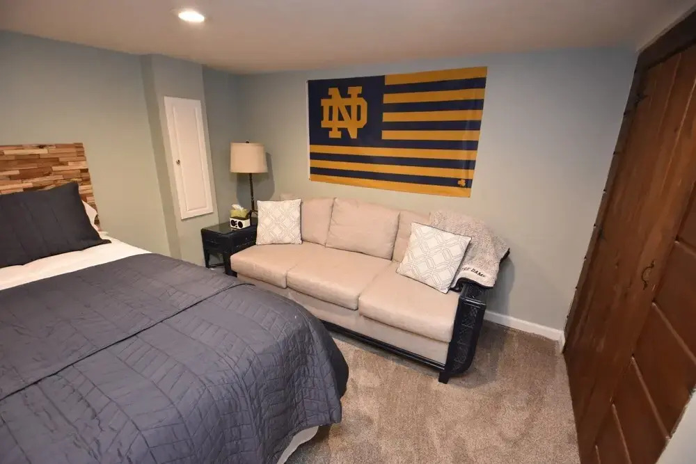 Modern Notre Dame Get Away 1614