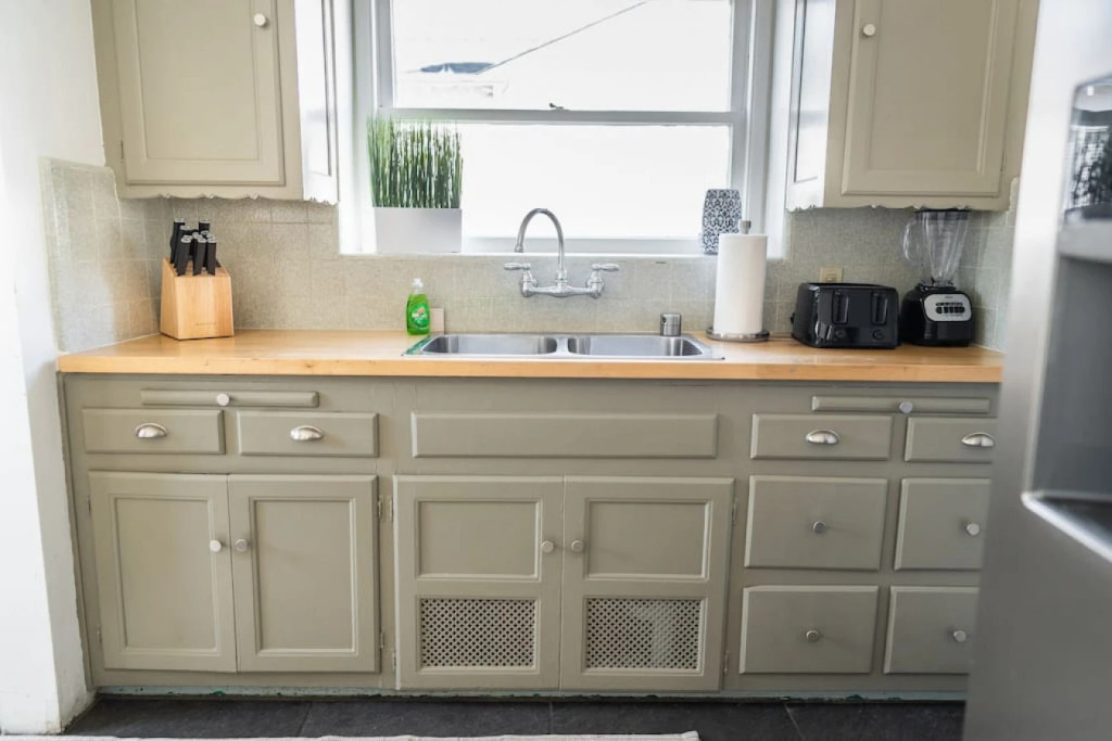 Updated Well-Appointed 3-Bedroom Home In Beautiful Burbank Neighborhood  (P49)