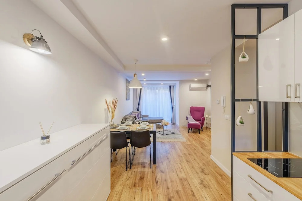 REZYDENCJA ORNAK 5 - stylowe apartamenty z balkonami i jacuzzi, 5 min pieszo do Krupówek, IZBY PODHALAŃSKIE