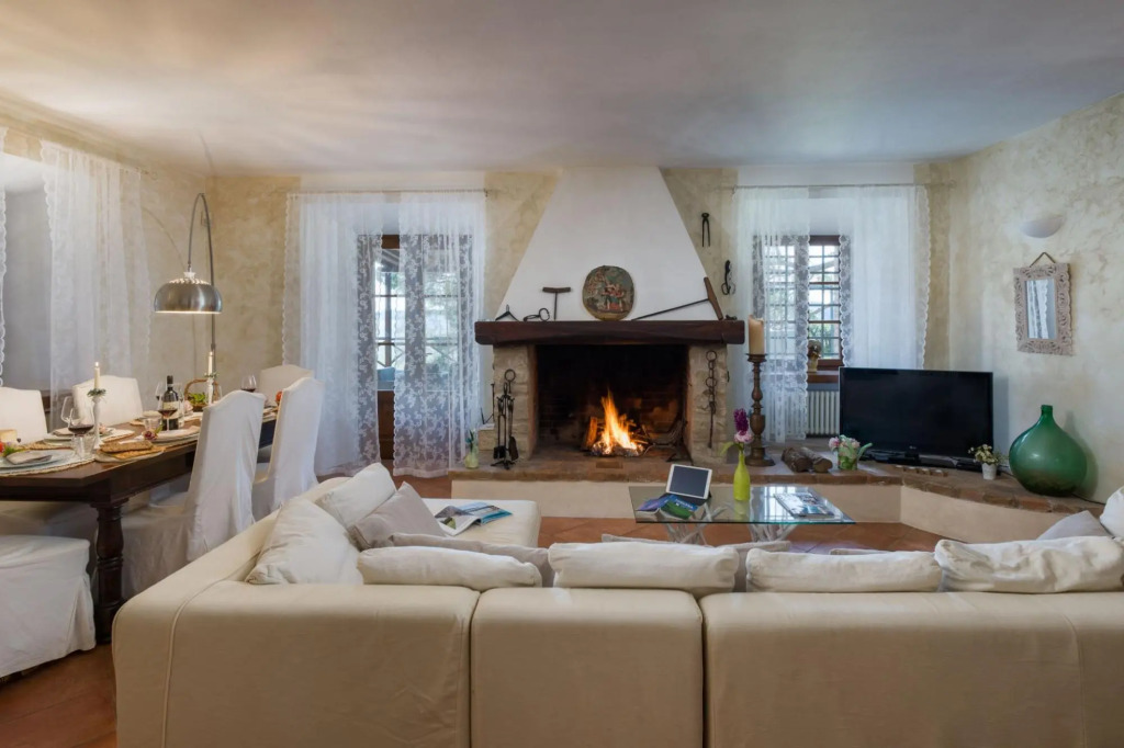 Beautiful villa with private pool immersed in the Tuscan countryside-Capanna al Lago