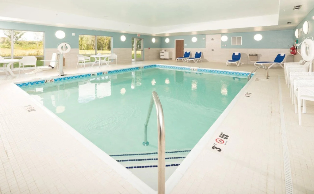 Holiday Inn Express and Suites Kalamazoo West by IHG