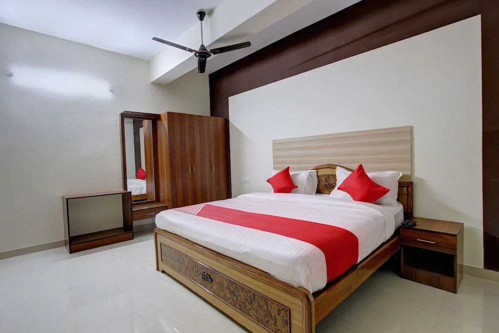 Oyo 44203 Sri Manis Residency