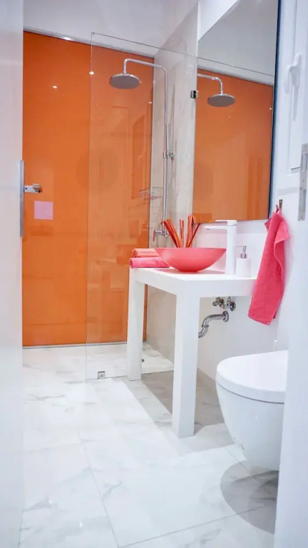 Eclectic Design Apt in Athens near Metro