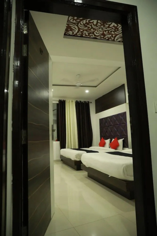 OYO 77326 Hotel Royal View
