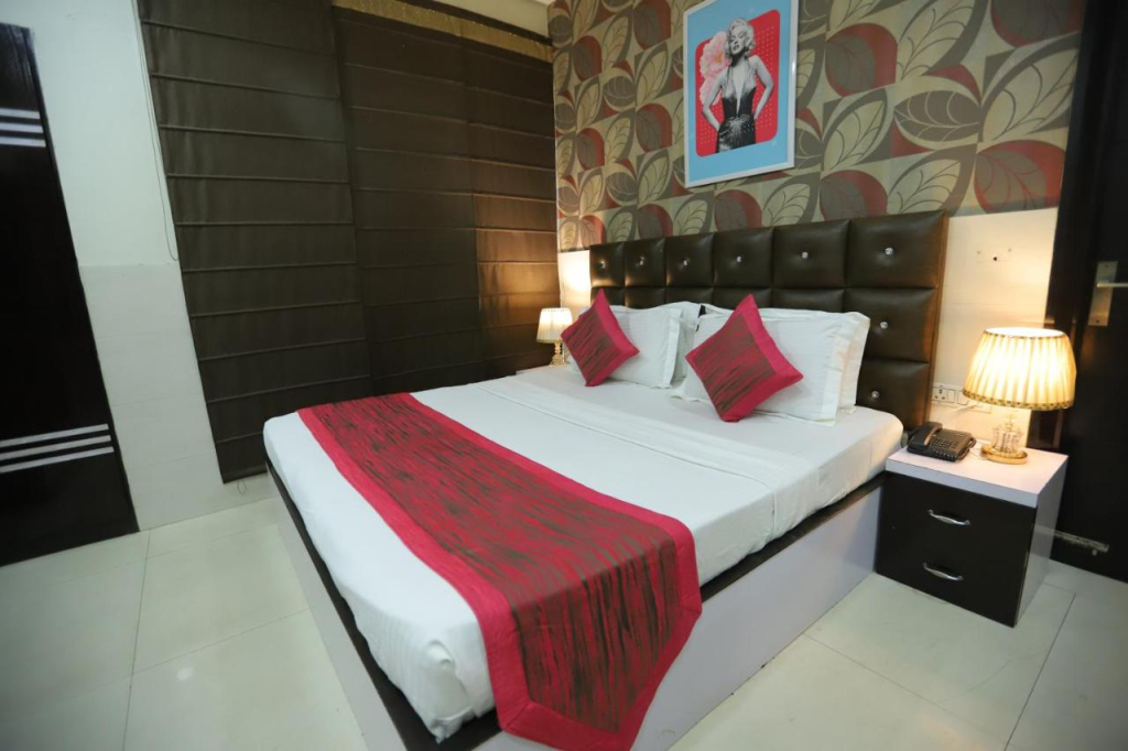 Hotel Vivah Residency Couple Friendly Pashim Vihar