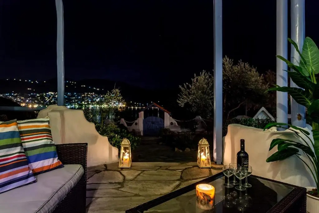 Karavos Sea View Apartments