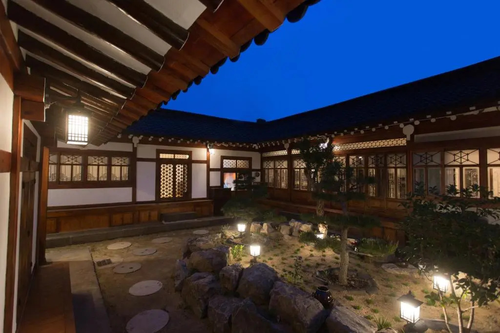 Hanok1957