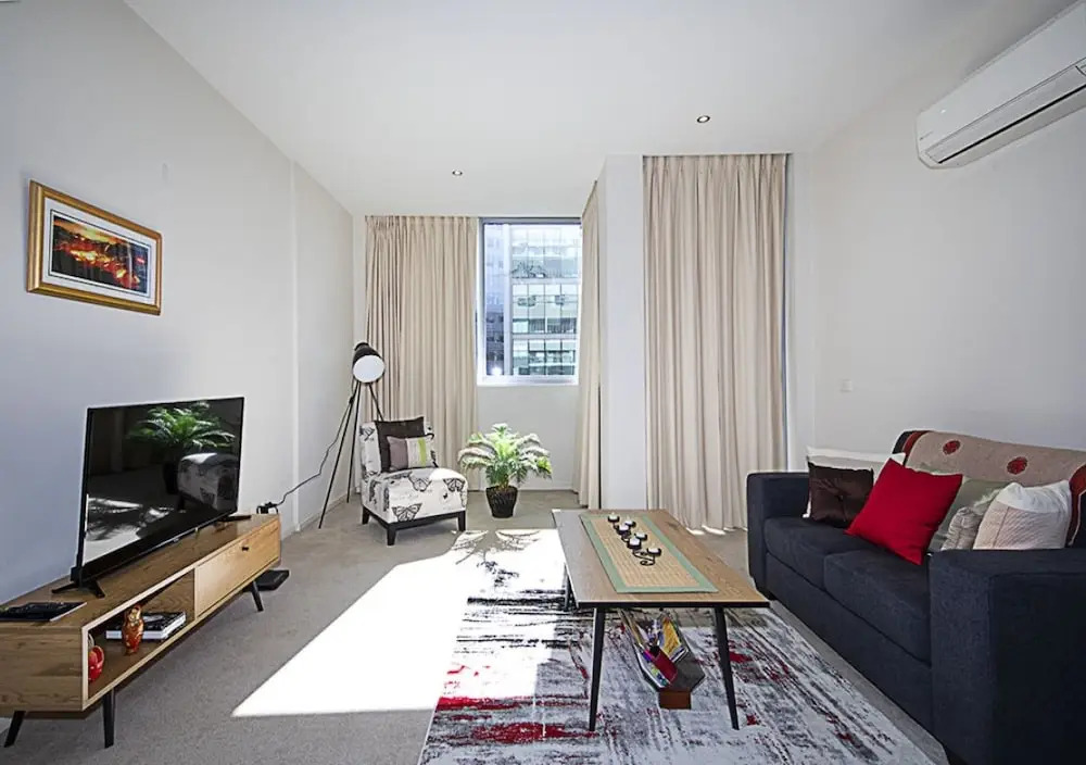 Spacious 1-Bedroom Apartment With Parking