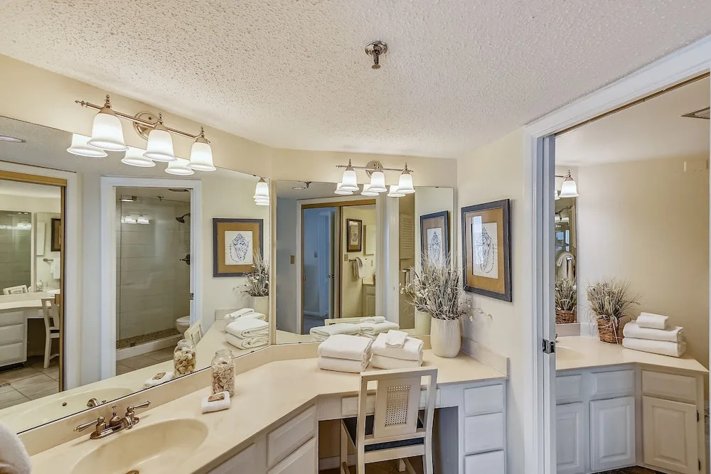Inlet Reef 602 2 Bedroom Condo by RedAwning