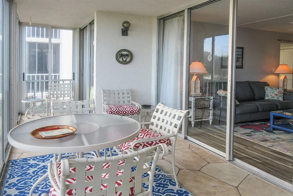 Creciente 213N - 2 Br Condo