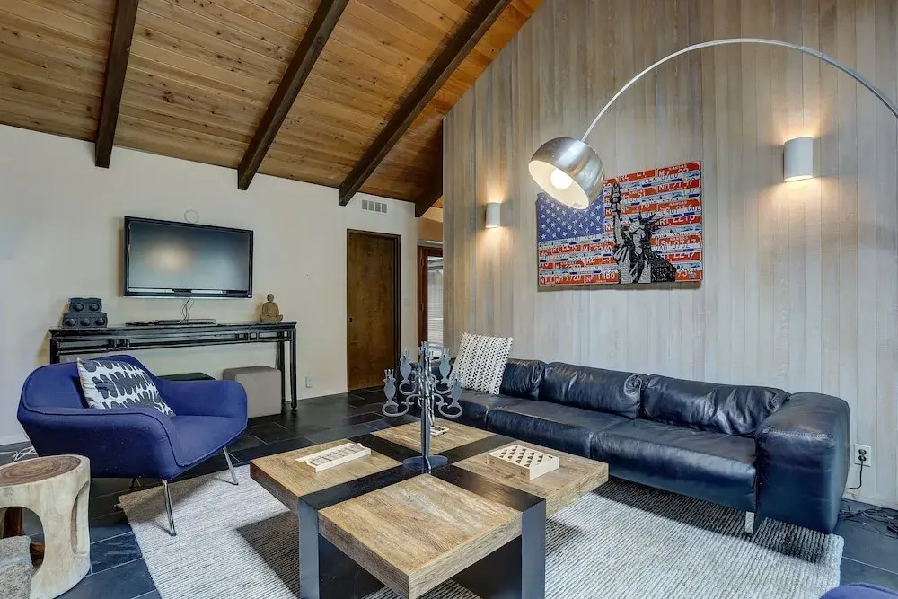 2 Pioneer Home features Brand New Hot Tub and Bikes to Explore Sunriver by RedAwning