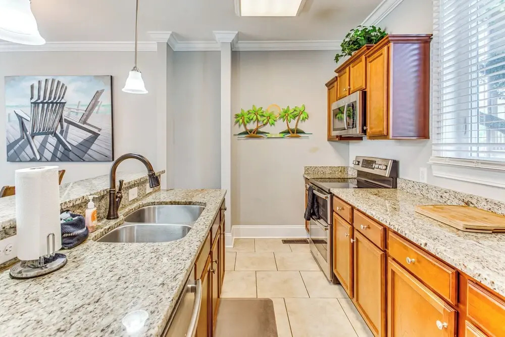 Walk to Ocean: Myrtle Beach Townhome w/ Balcony!