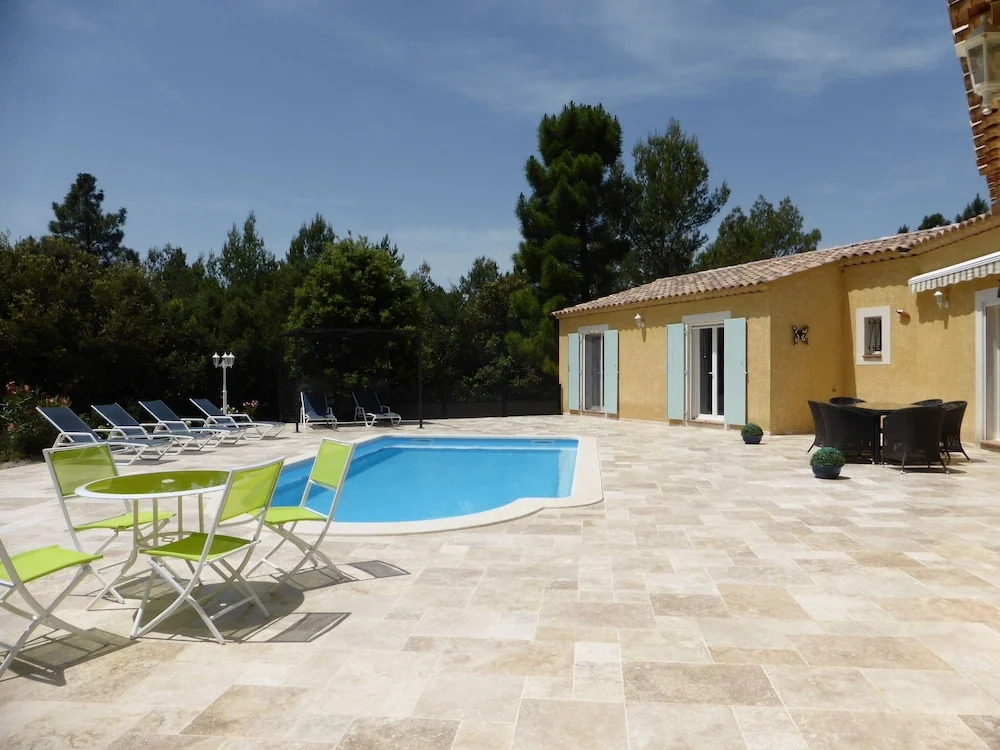 Detached Spacious Villa With Private Heated Pool, 15 km From the Gorges du Verdon
