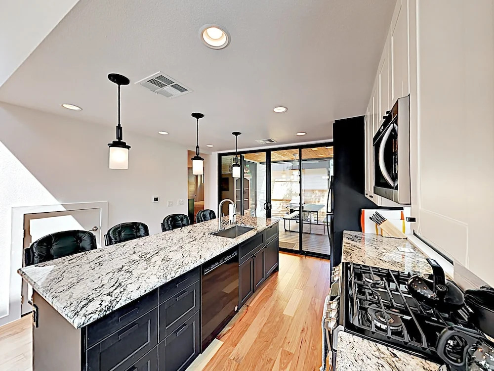 Stylish East Austin - Near Downtown & River 3 Bedroom Home