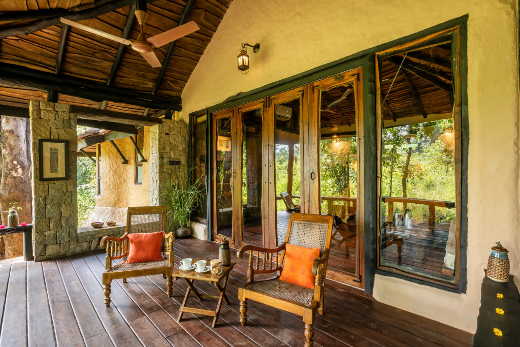 Pugdundee Safaris - Kanha Earth Lodge
