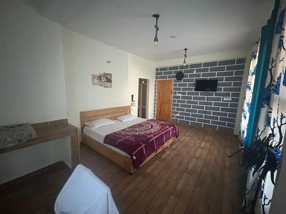 Footsteps Hostel and Cafe