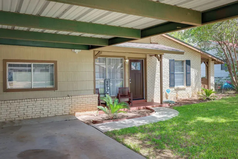 Single-story Home in San Antonio: Great Location!