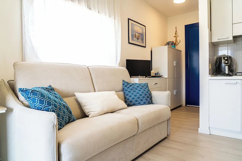 Tastefully Furnished Flat With Lateral sea View