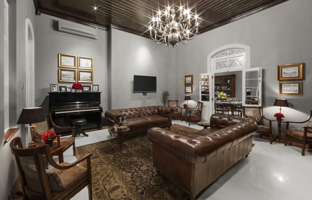 Maniumpathy Hotel