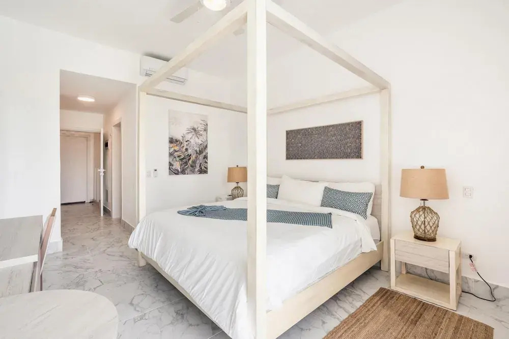 Two-bedroom apt With Pool View bbq in Lake View