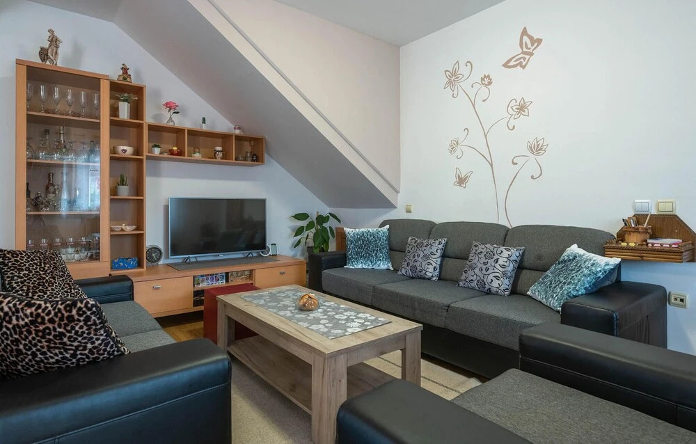 Stunning Home In Marcana