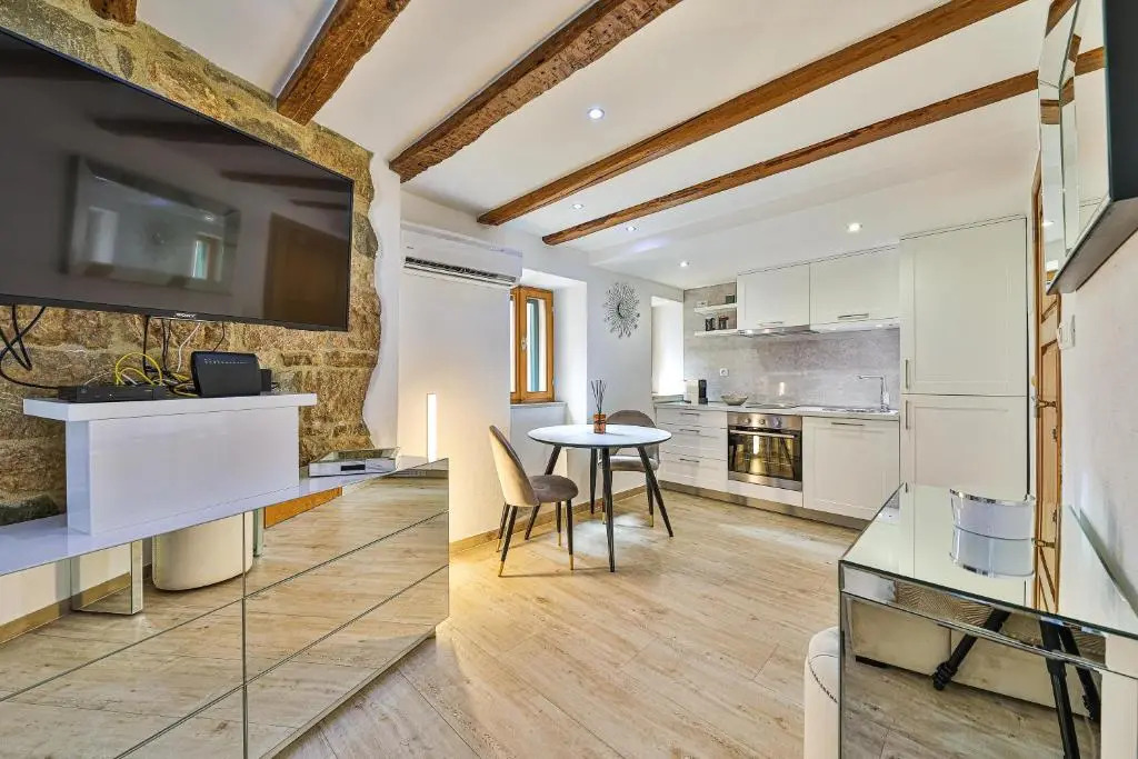 Old Town Pearl Apartment