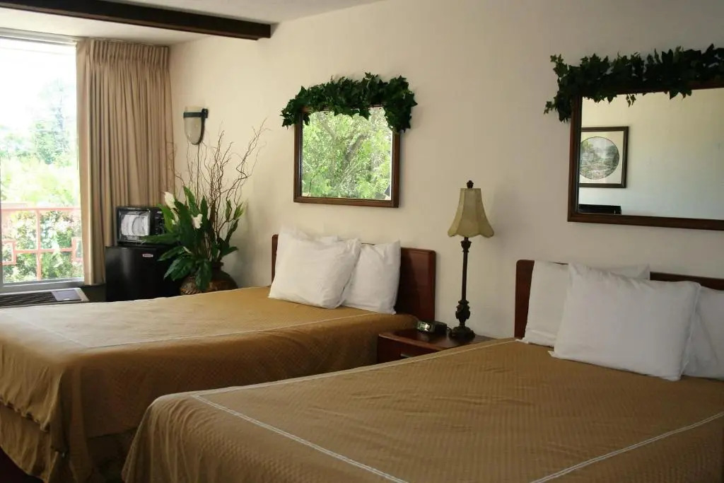 Passion Play Road Inn - Formerly Statue Road Inn