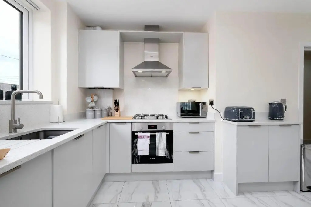 Oxford Rd 2 Bed Serviced Apartment 06 with Parking, Reading