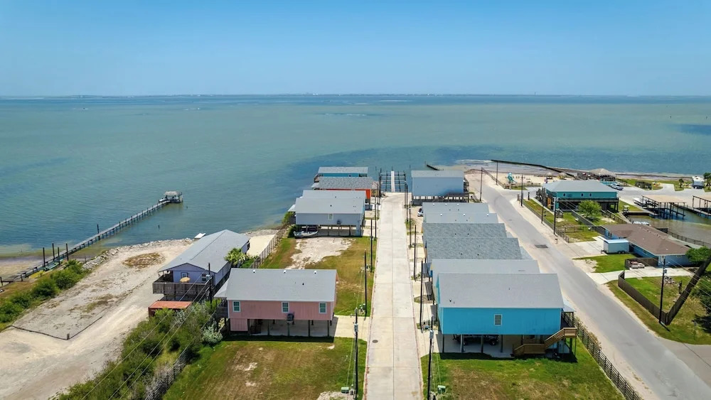 Sleeps 22 3 Homes on the Bay w/ Waterfront Pool + Boat Dock Laguna Village