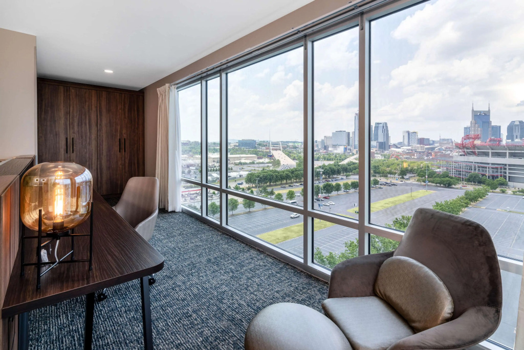 La Quinta Inn & Suites by Wyndham Nashville Downtown Stadium