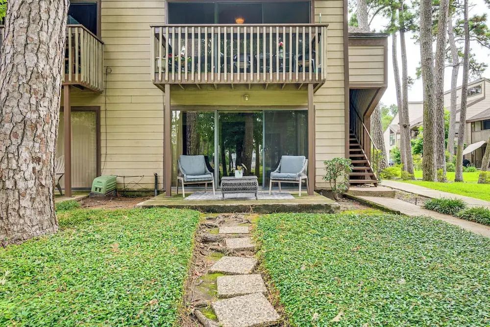 Walk to Lake Conroe - Condo w/ Community Perks!