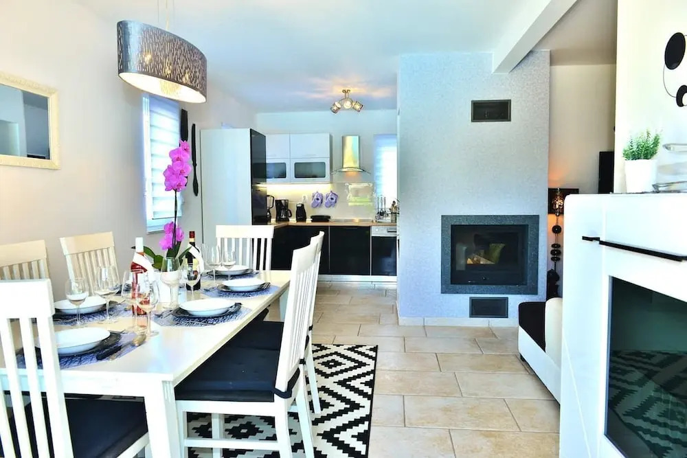 Villa Doris With Heated Pool gym and Kids Playground