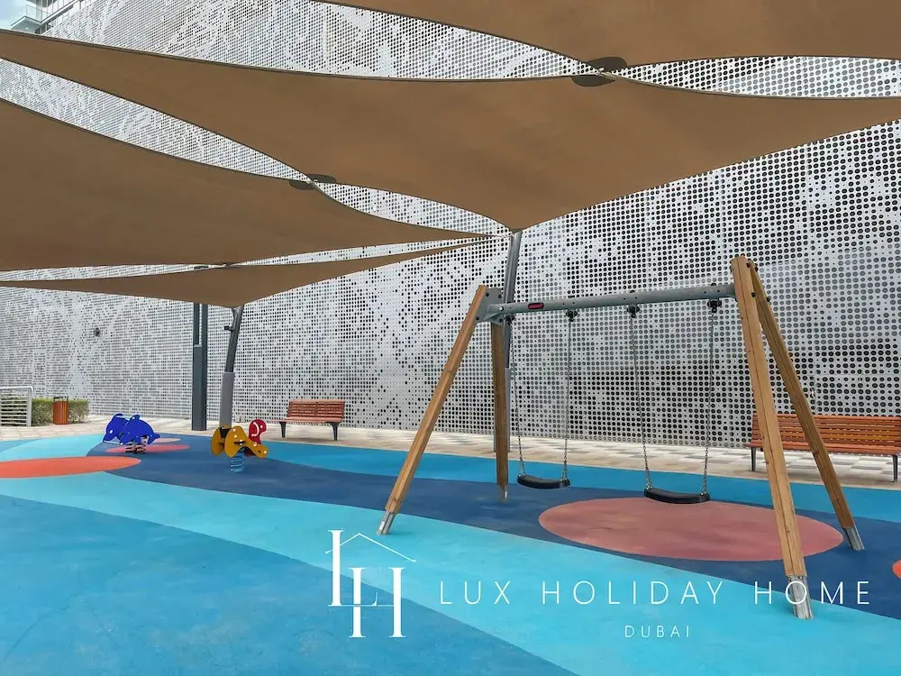 LUX | 2BR Lagoon View – District One, 10–15 min Burj Khalifa