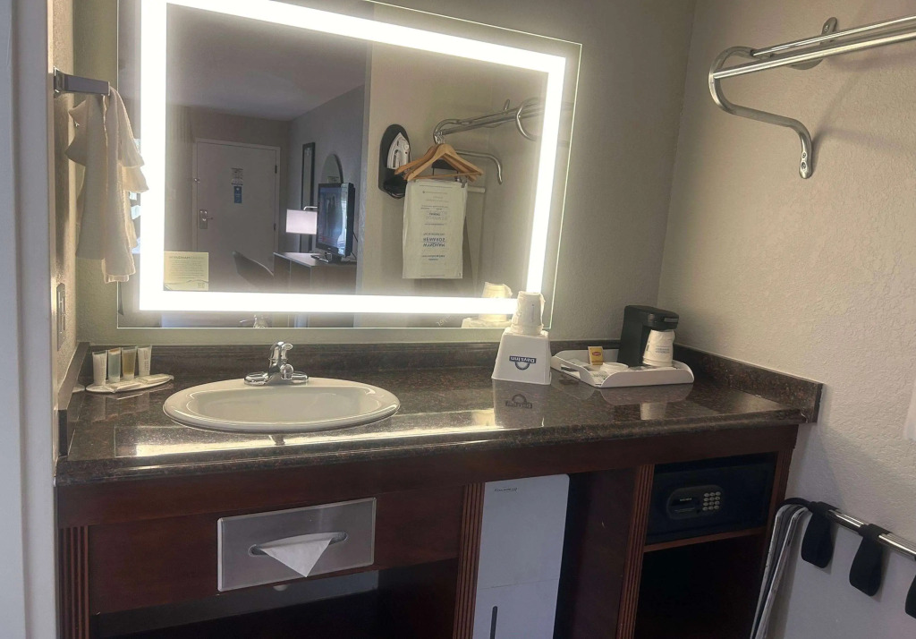 Days Inn by Wyndham Port Charlotte Town Center