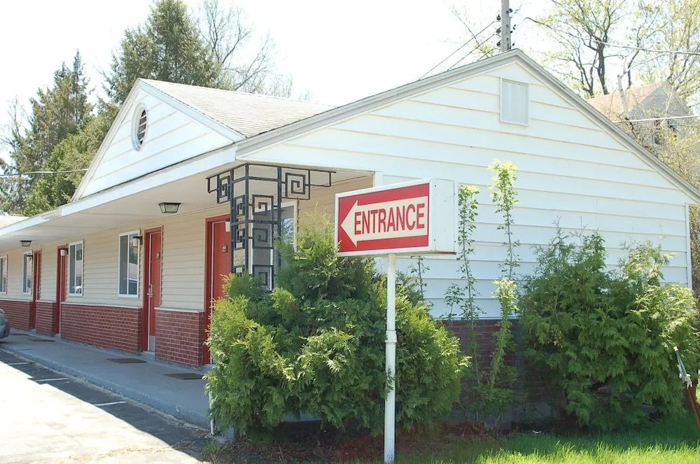 BLUE SKY INN Glens Falls-Saratoga-Lake George