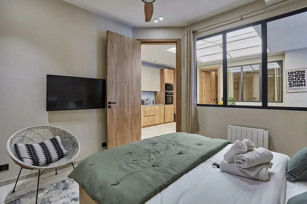 Exceptional Apartment Near Montmartre 10 People