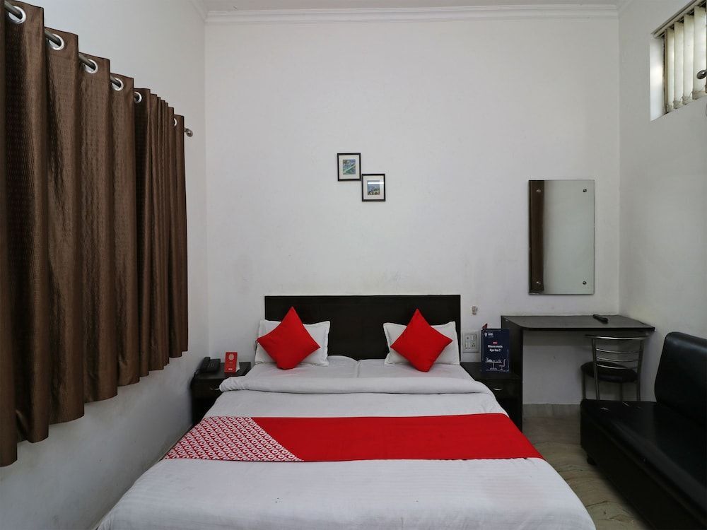 OYO 23158 Hotel The Taj