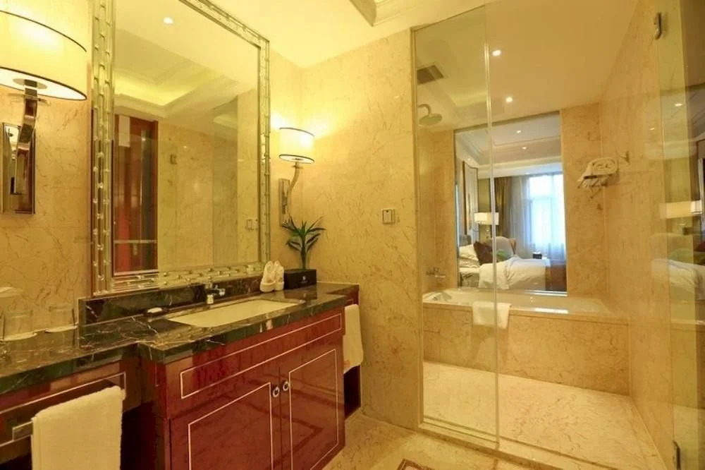 Hubing Spring Season Hotel