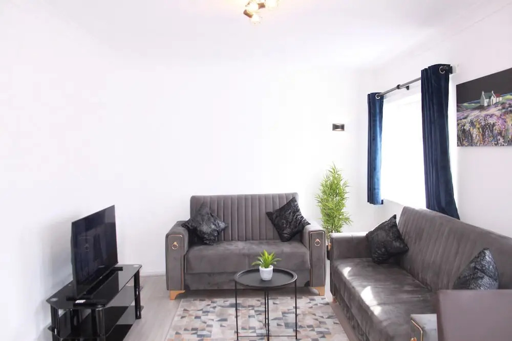 6guests-parking-nearstansted-accessible